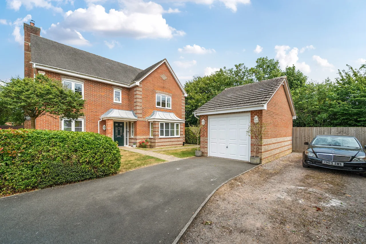 5 bed house for sale — Dorset Crescent, Basingstoke, RG22