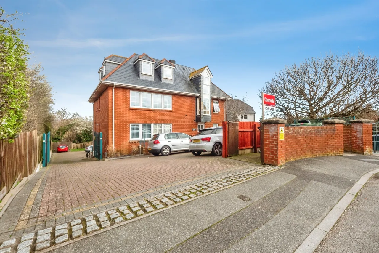 2 bed flat for sale, Goldcroft Avenue, Weymouth, DT4