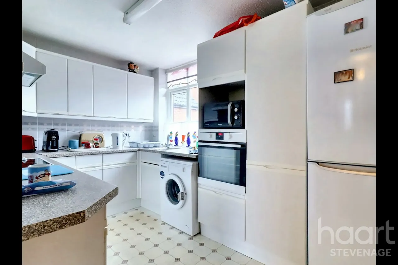 The Lawns, Stevenage, SG2, photo 4