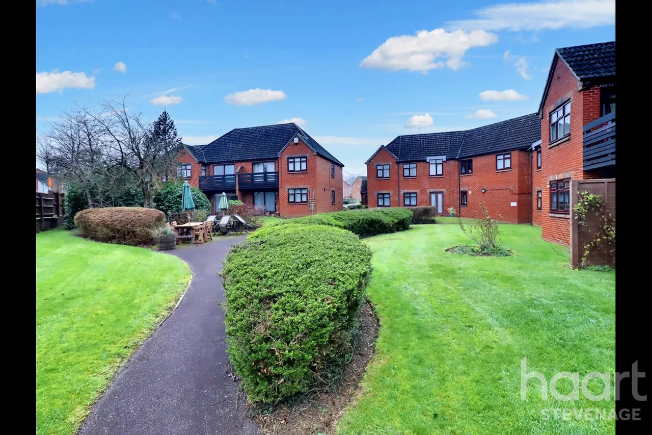 The Lawns, Stevenage, SG2, photo 11