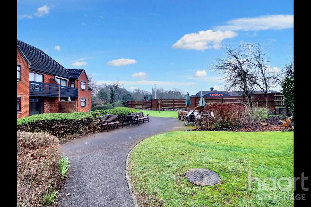 The Lawns, Stevenage, SG2, photo 3