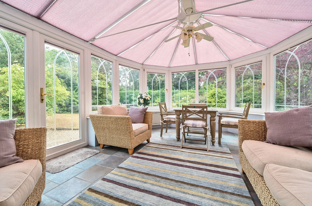 Tekels Avenue, Camberley, Surrey, GU15 2LA, photo 13