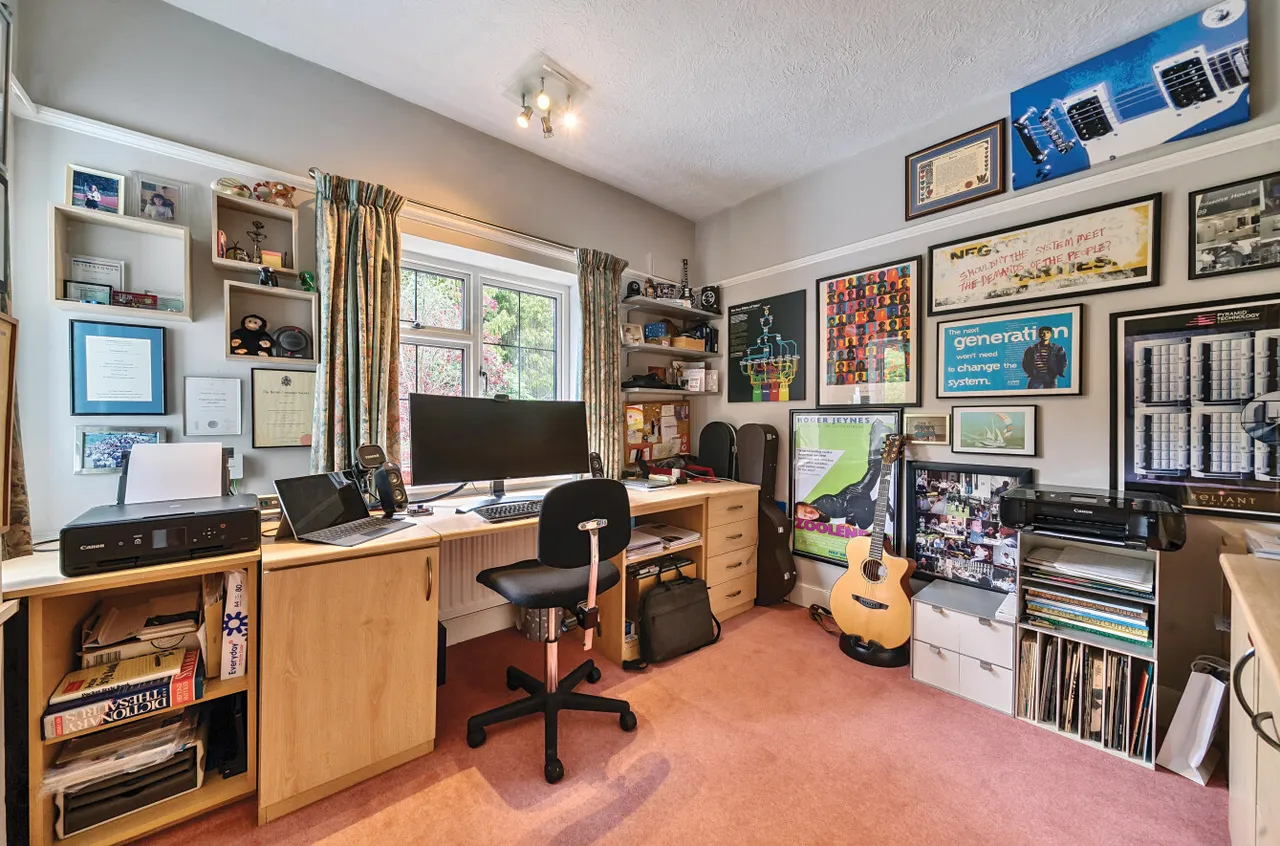 Tekels Avenue, Camberley, Surrey, GU15 2LA, photo 21