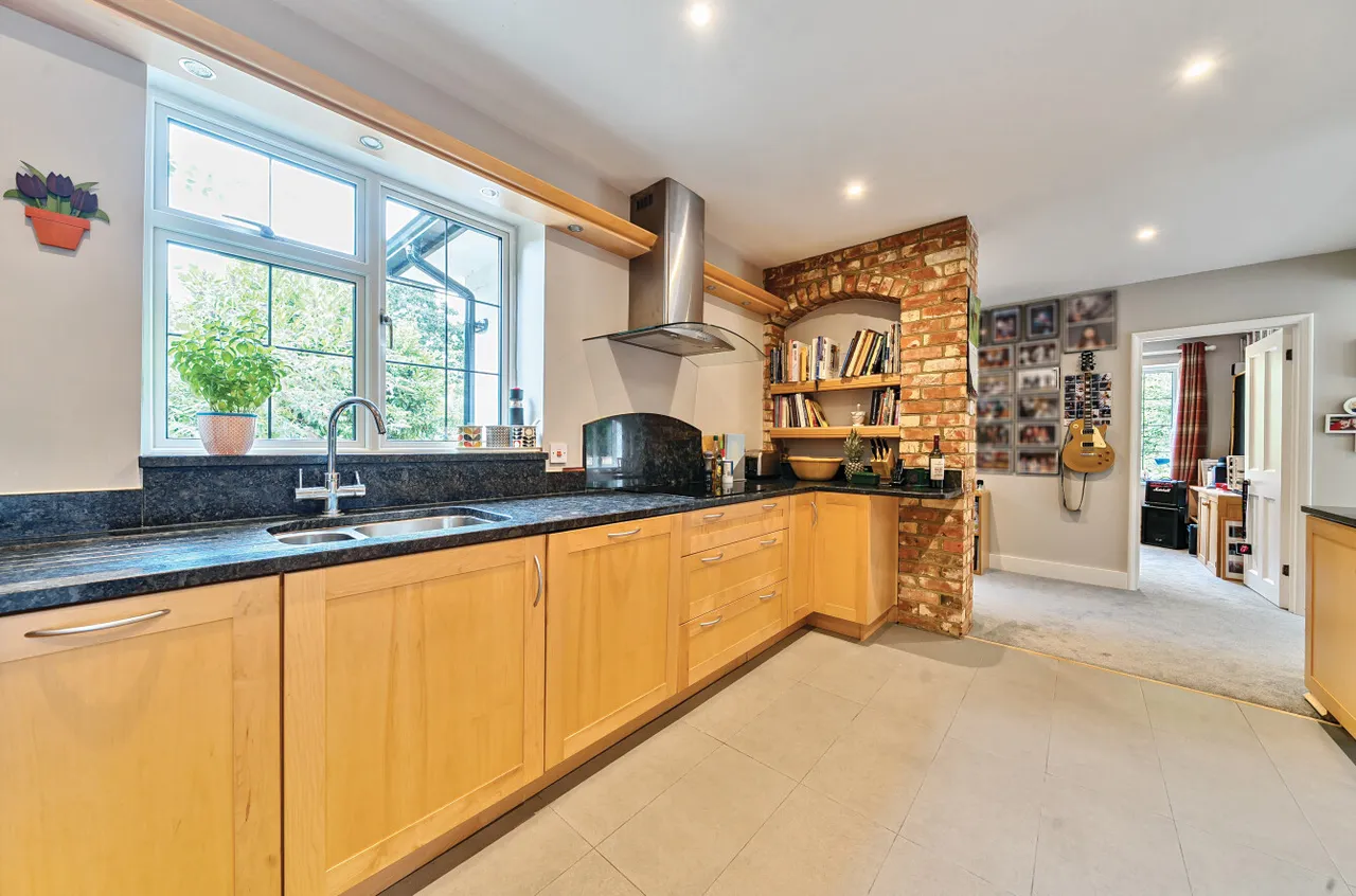 Tekels Avenue, Camberley, Surrey, GU15 2LA, photo 6