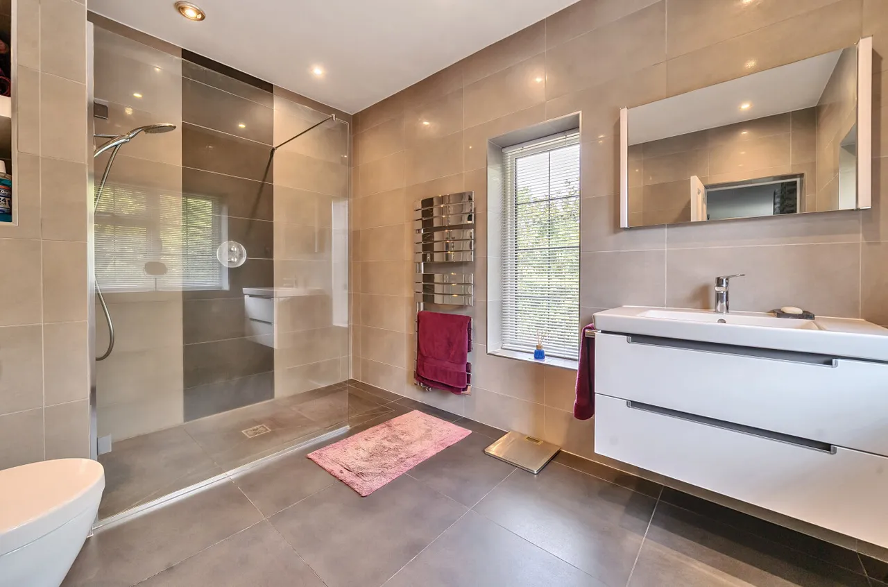 Tekels Avenue, Camberley, Surrey, GU15 2LA, photo 5