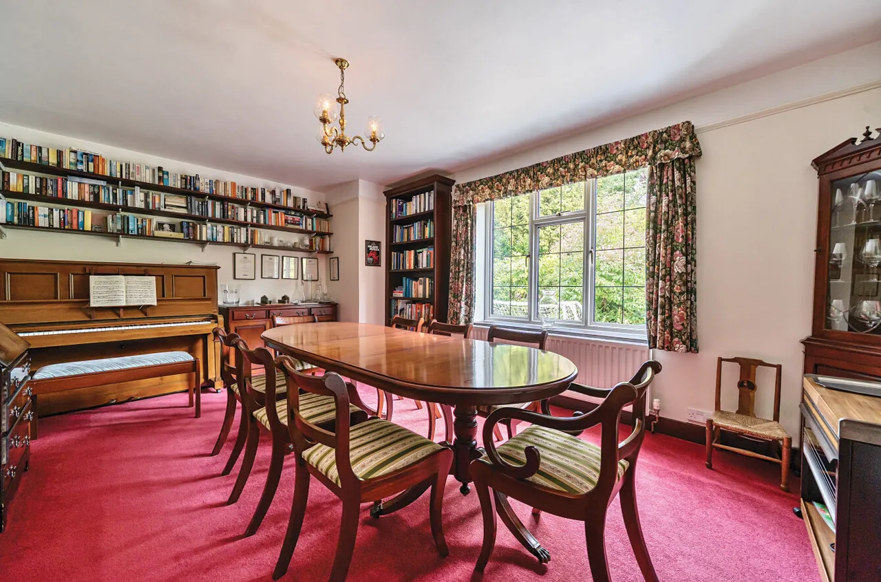 Tekels Avenue, Camberley, Surrey, GU15 2LA, photo 15