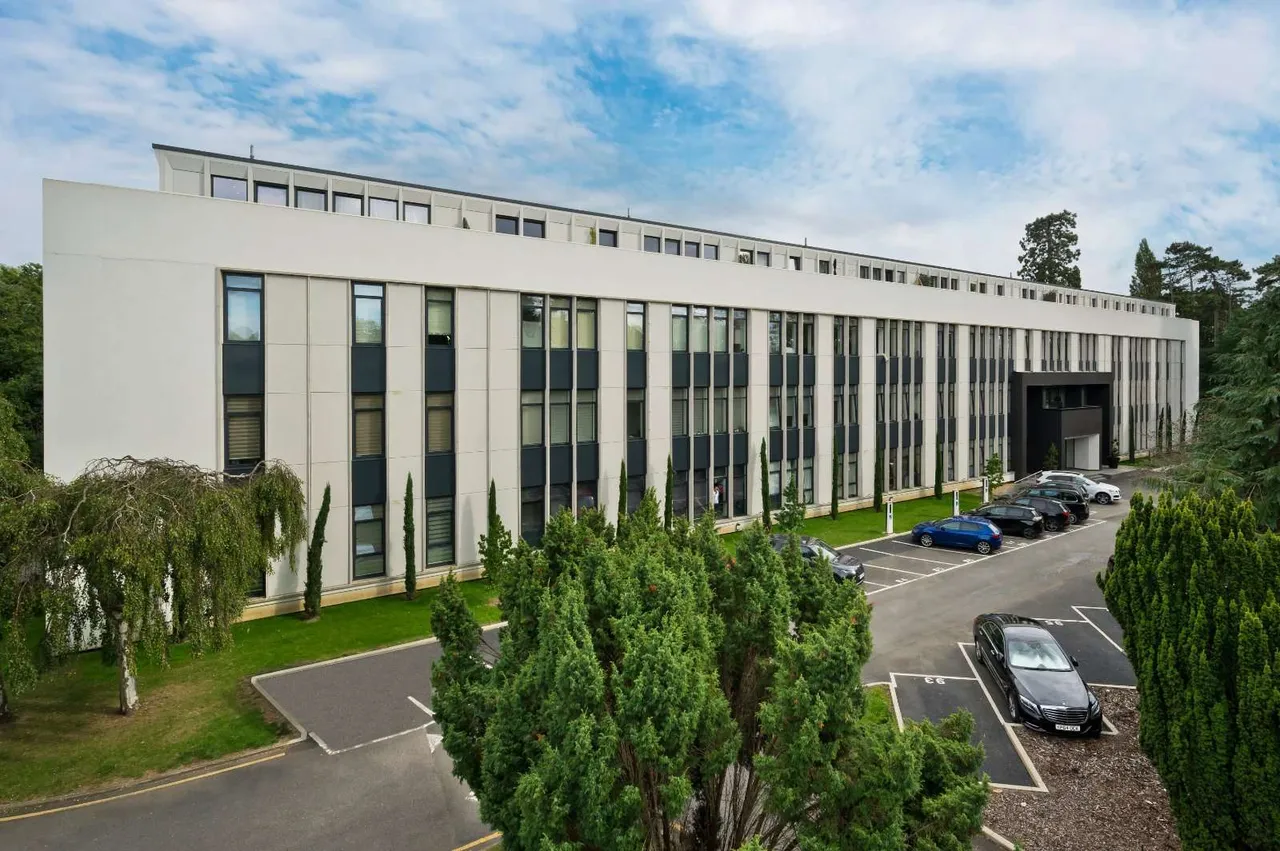 2 bed flat for sale — Littleworth Road, Esher, Surrey, KT10 9FP