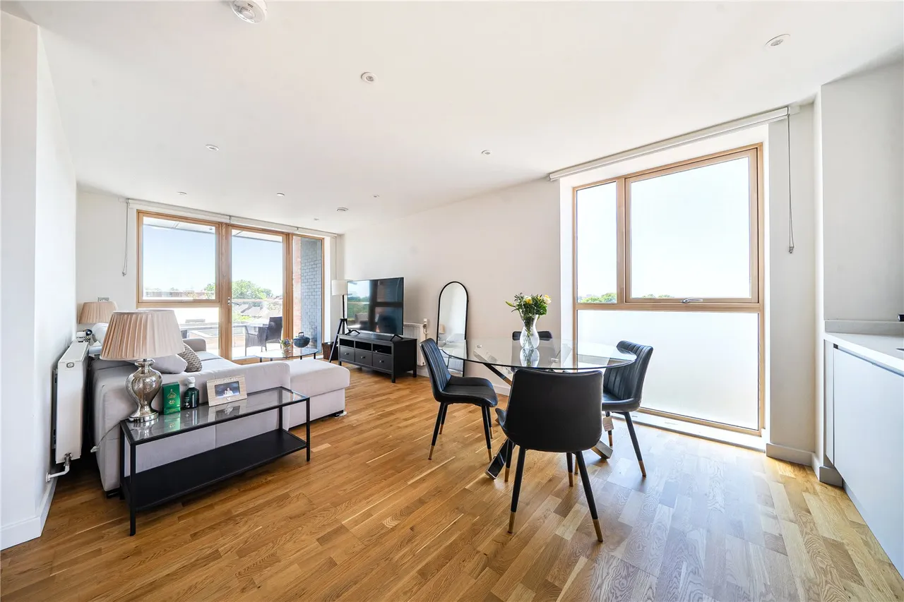 2 bed flat for sale, Copley Close, Hanwell, W7