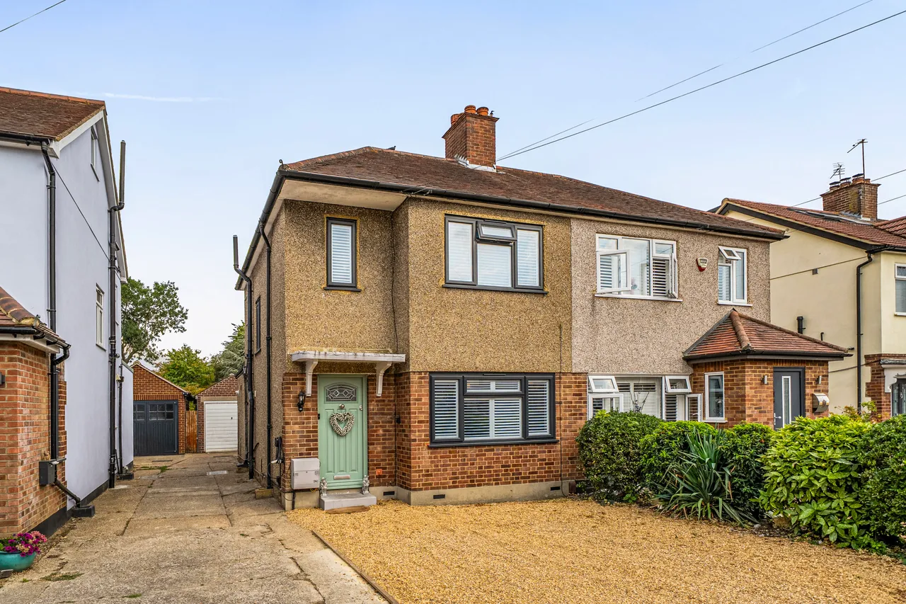 3 bed house for sale — Sussex Road, Ickenham, UB10