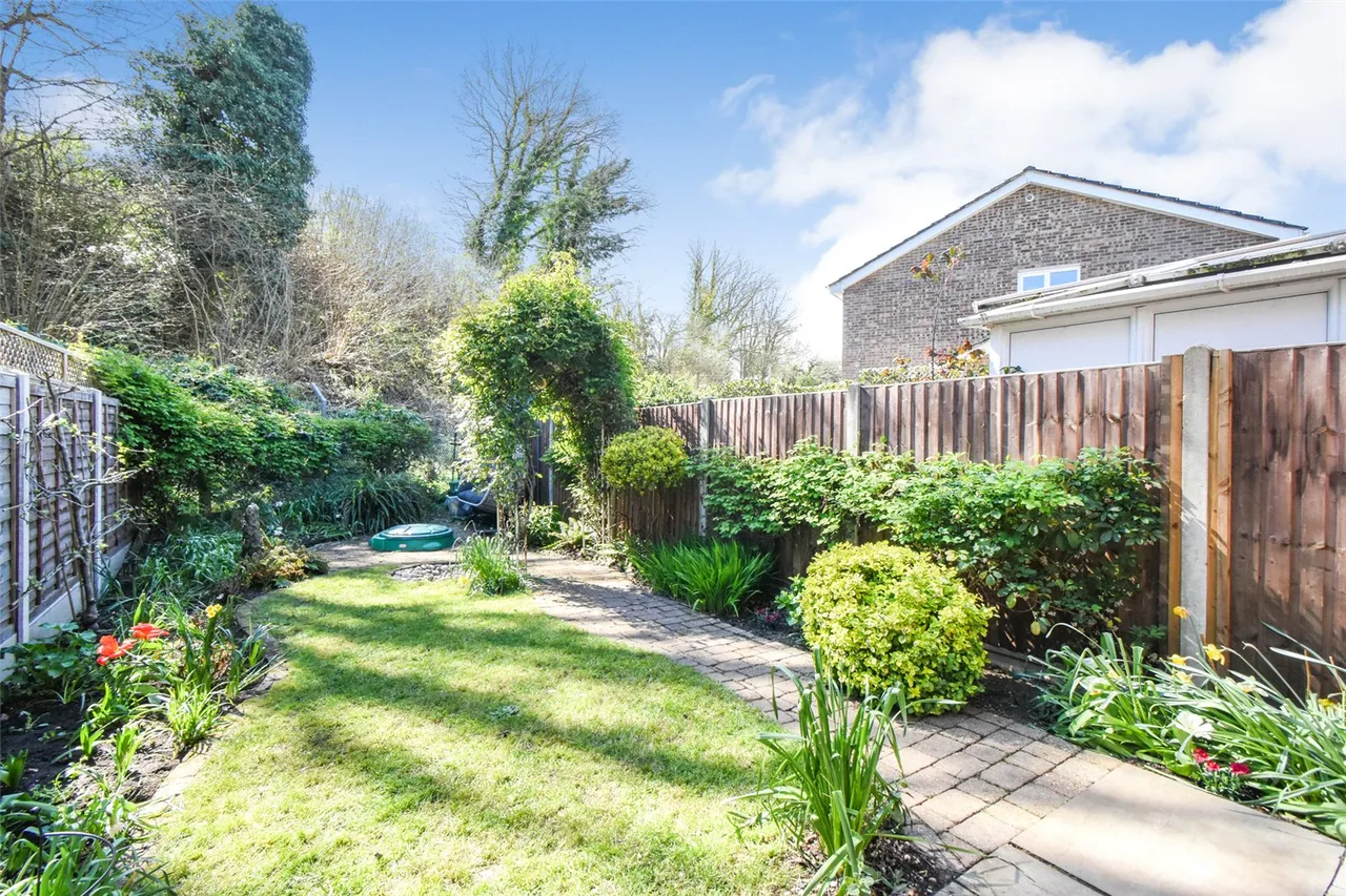 Compass Field, Hook, Hampshire, RG27 9SH, photo 2