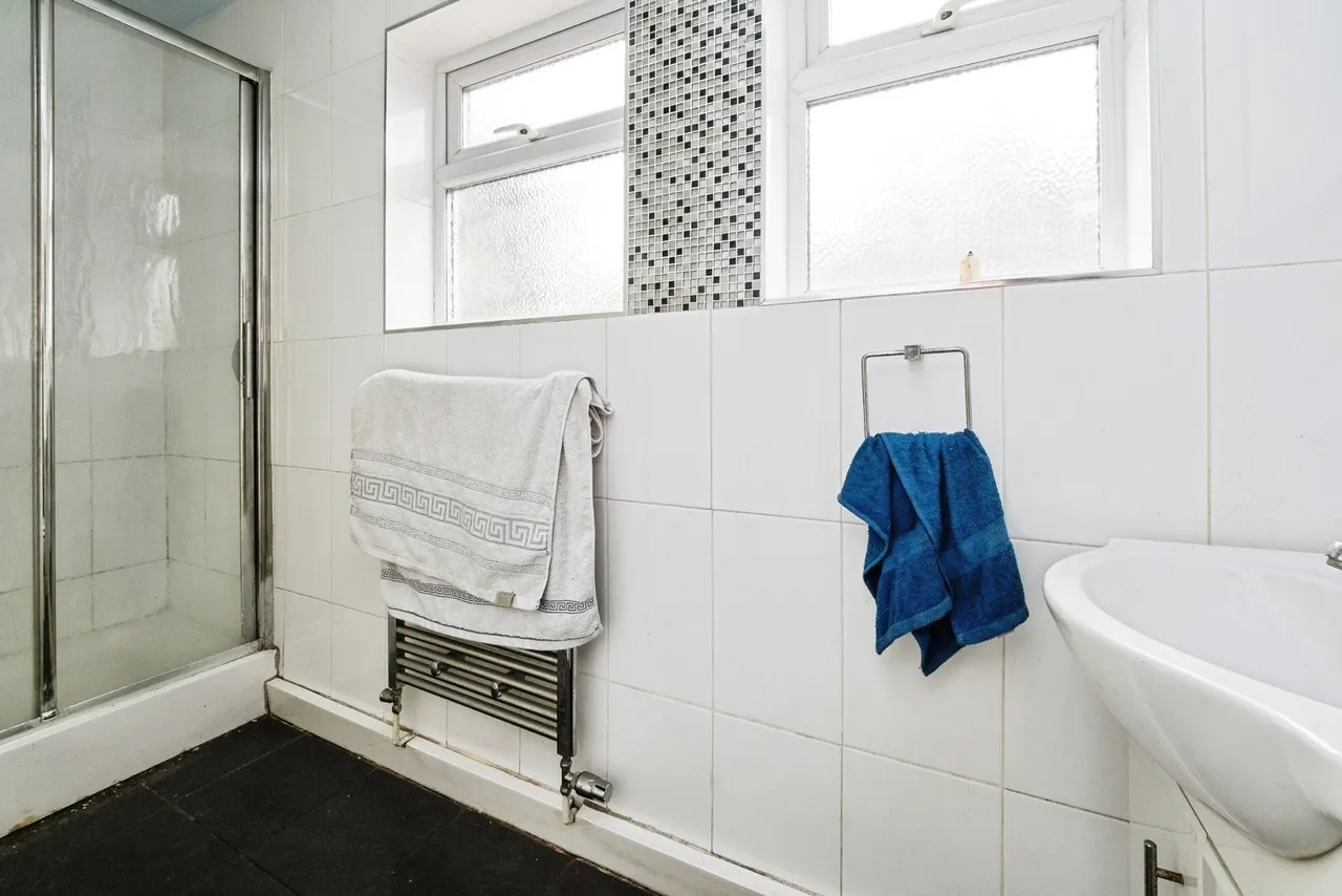 Abbs Cross Lane, Hornchurch, RM12, photo 13