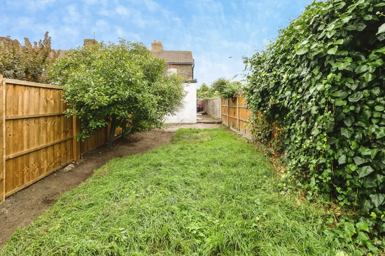 Abbs Cross Lane, Hornchurch, RM12, photo 6