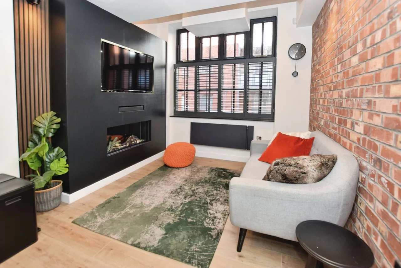 2 bed flat to rent, School Street, Manchester, M4