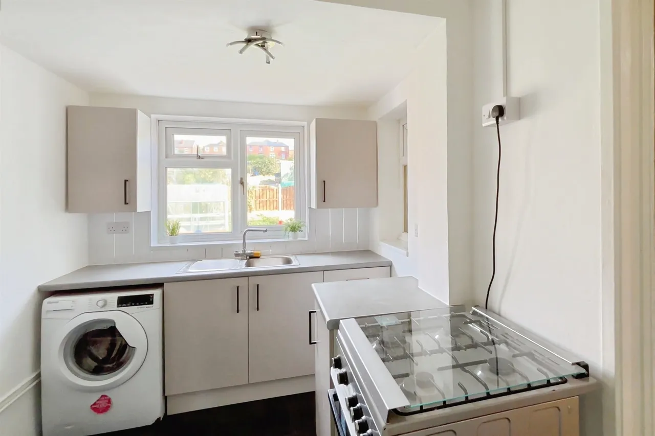 Broom Valley Road, Rotherham, S60, photo 8