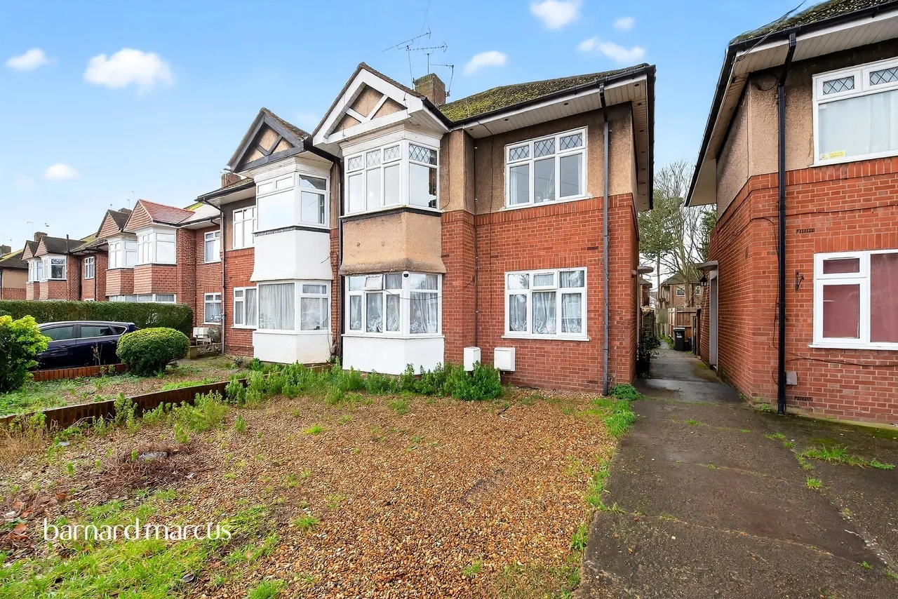 2 bed flat for sale — Marlborough Road, Feltham