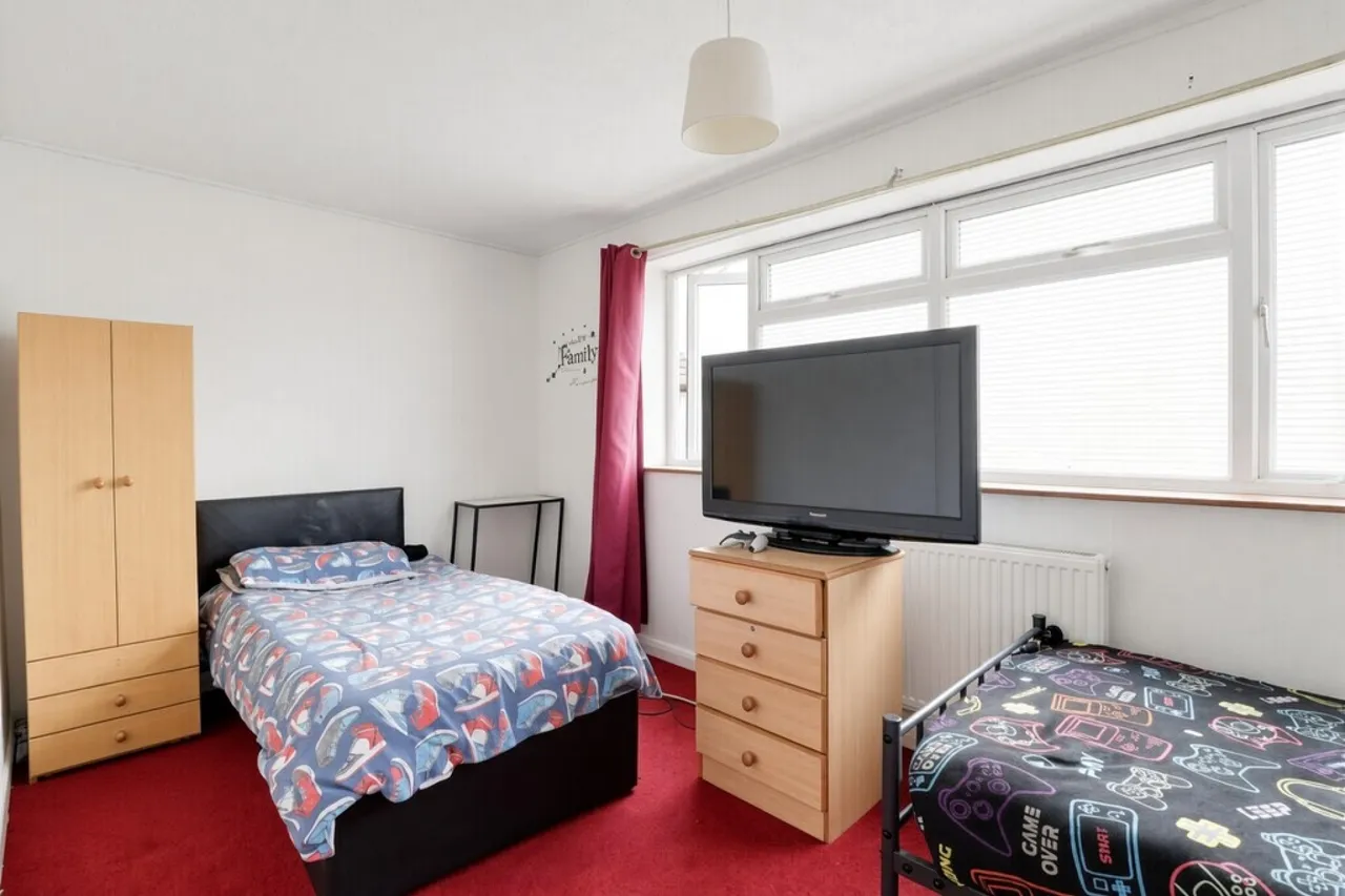 Squires Road, Shepperton, photo 6