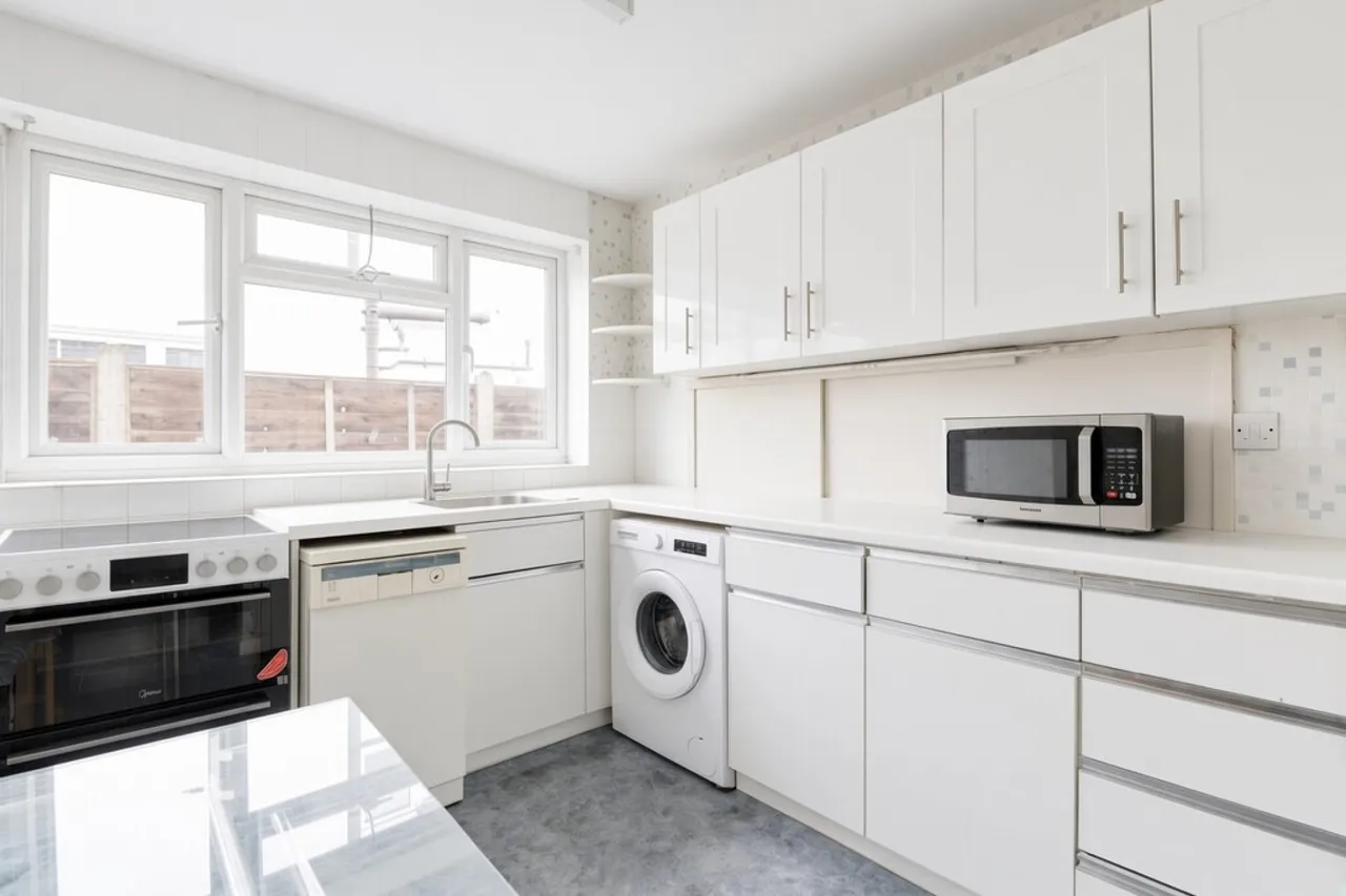Squires Road, Shepperton, photo 3