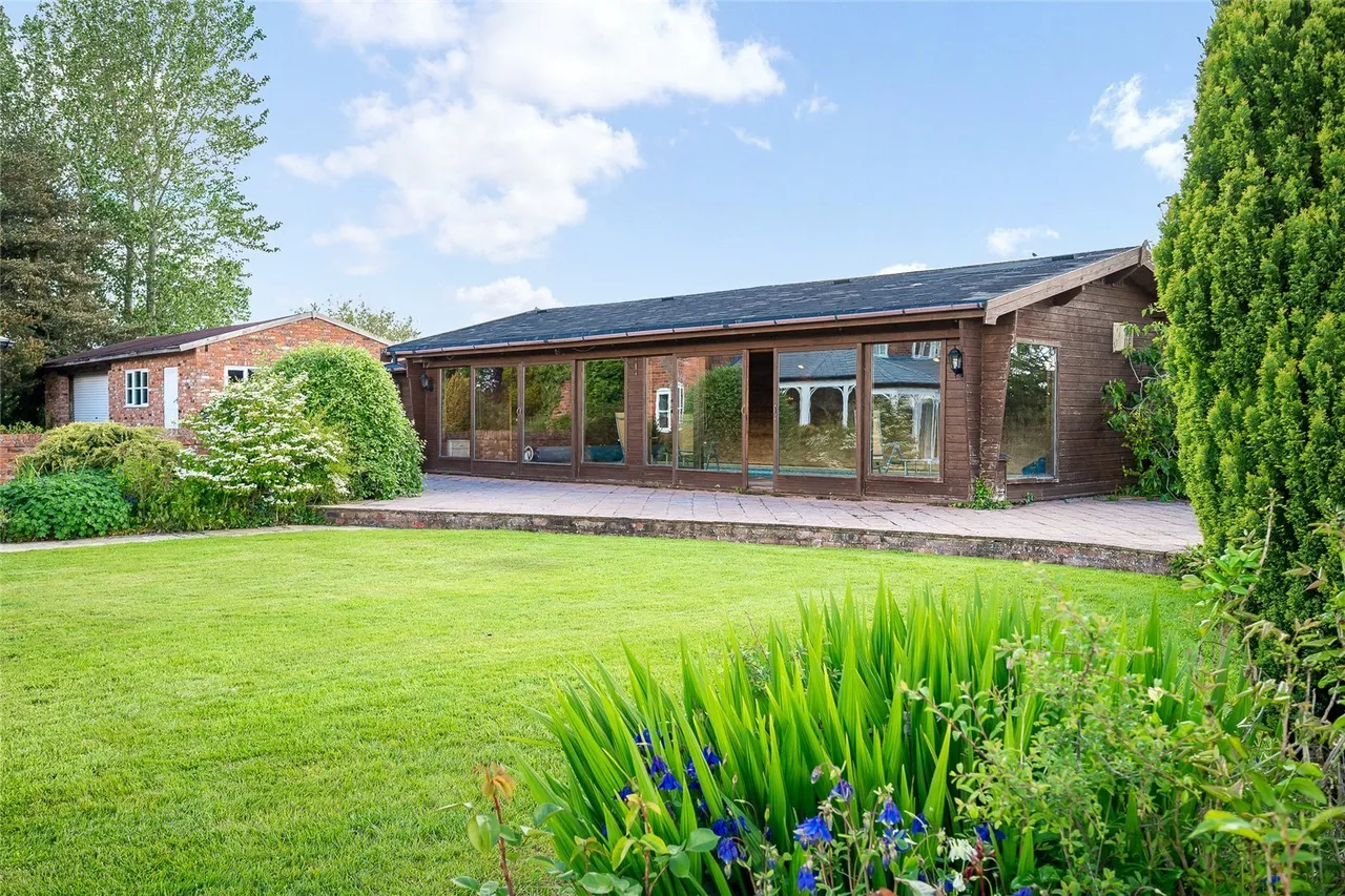 Huxley Lane, Brassey Green, CW6, photo 31