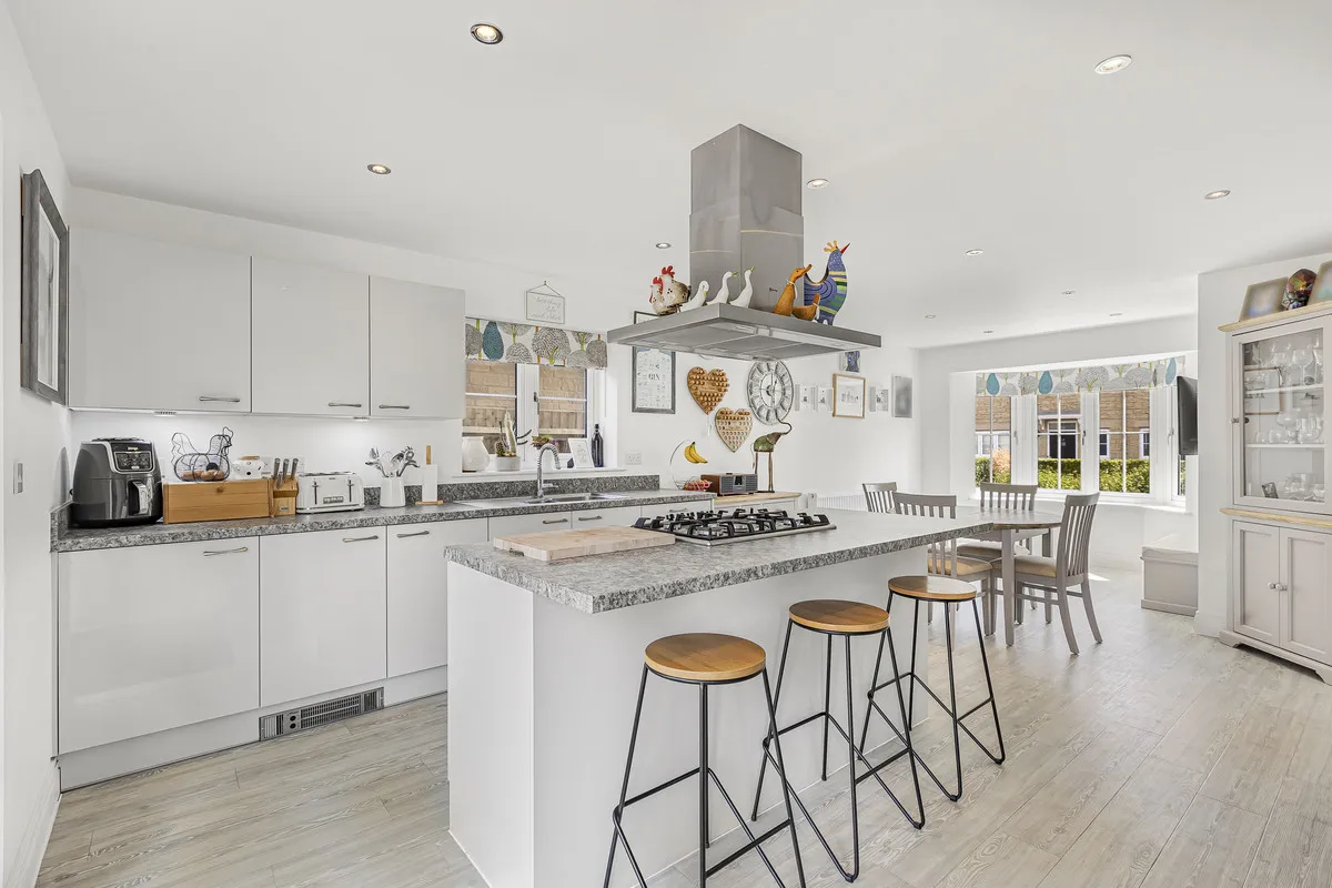 Wheatsheaf Crescent, Bampton, photo 12