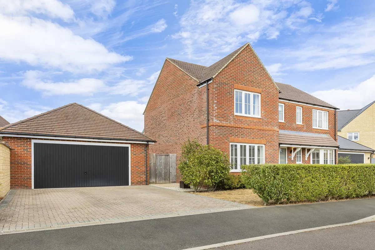 Wheatsheaf Crescent, Bampton, photo 6