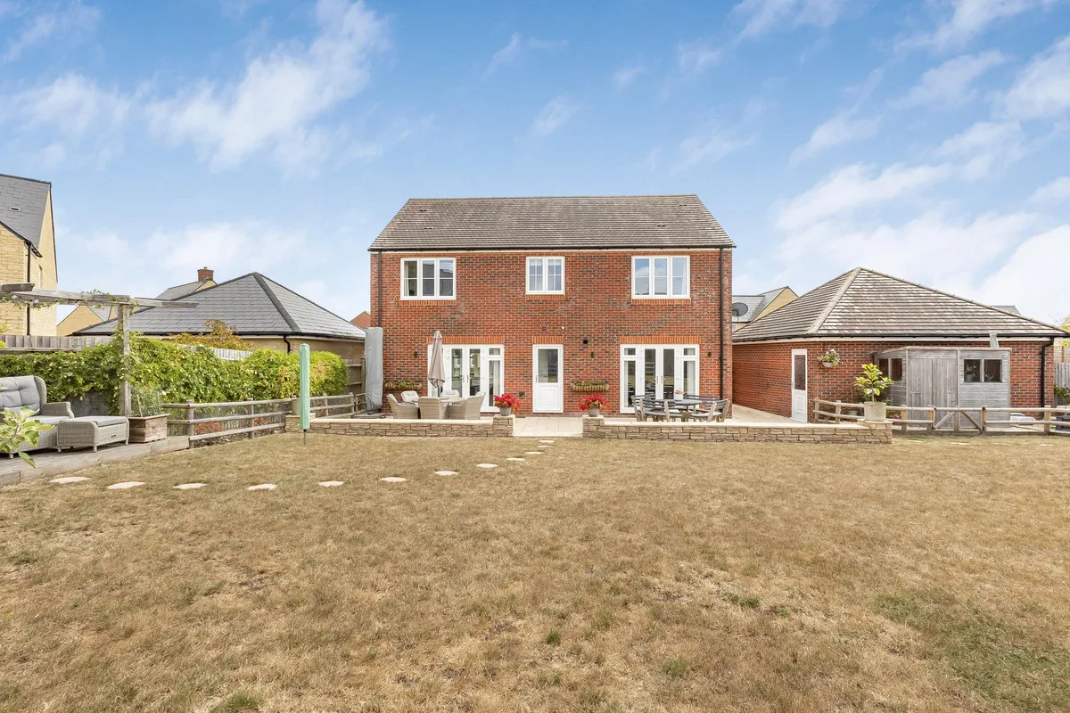 Wheatsheaf Crescent, Bampton, photo 7