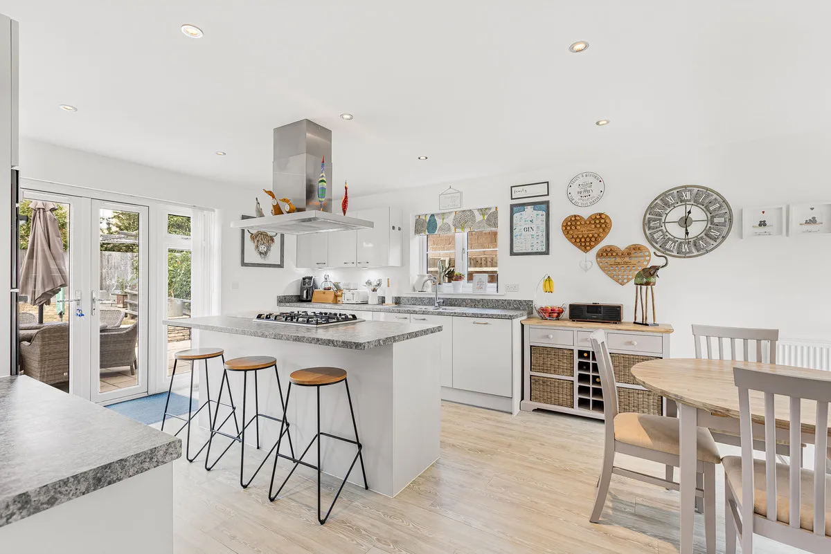 Wheatsheaf Crescent, Bampton, photo 4