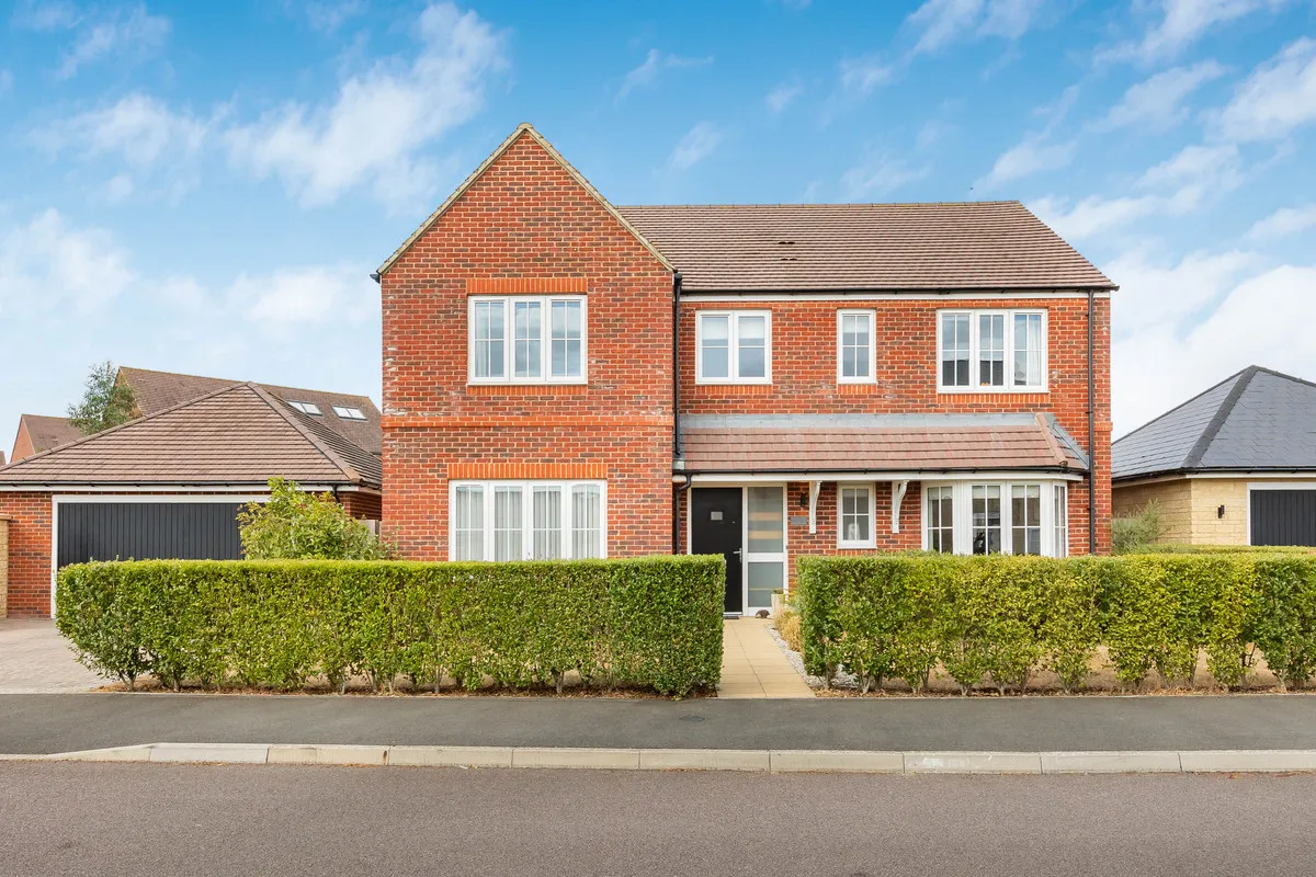 Wheatsheaf Crescent, Bampton, photo 2