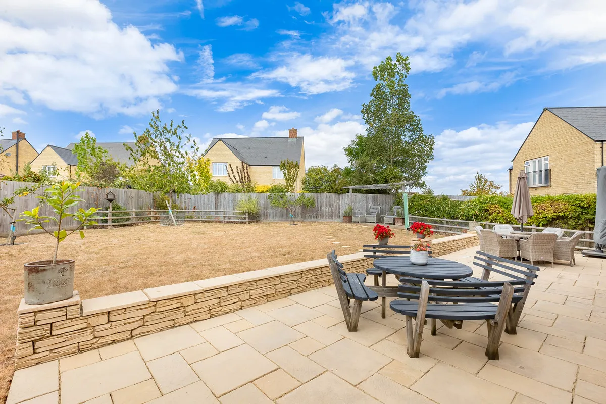 Wheatsheaf Crescent, Bampton, photo 5