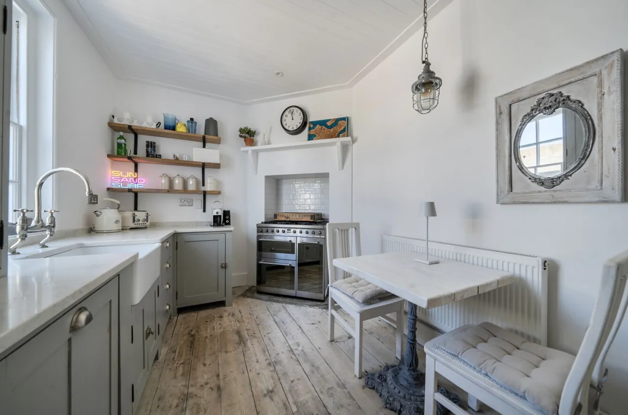 West Street, Selsey, PO20, photo 6
