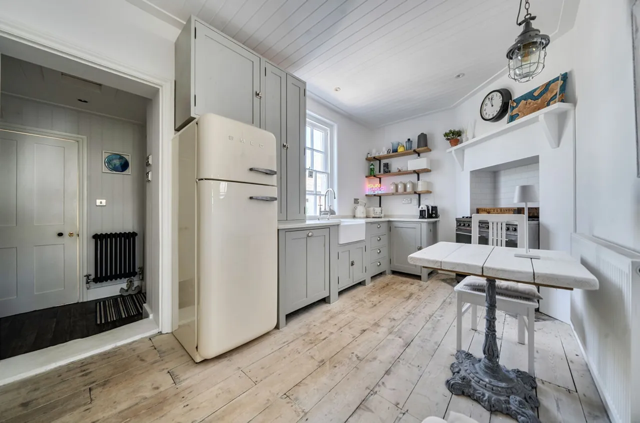 West Street, Selsey, PO20, photo 7