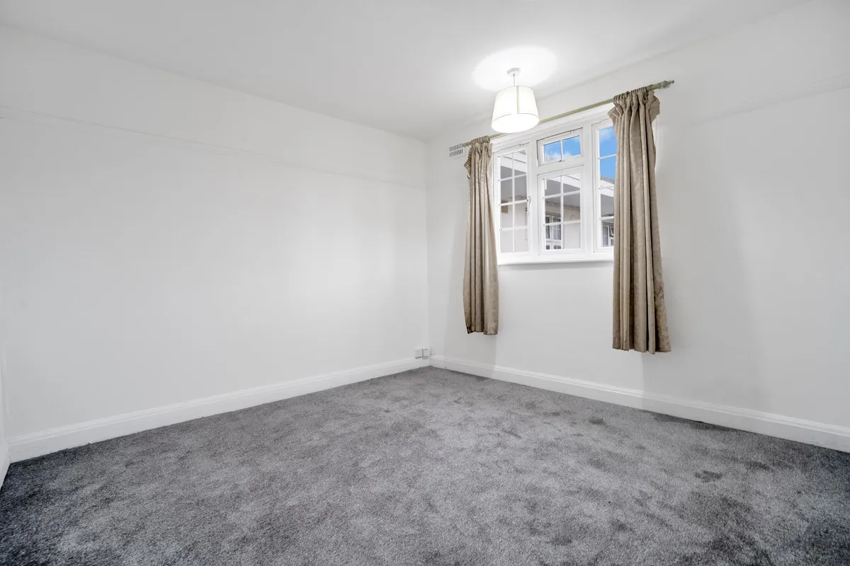 London Road, Morden, SM4, photo 2