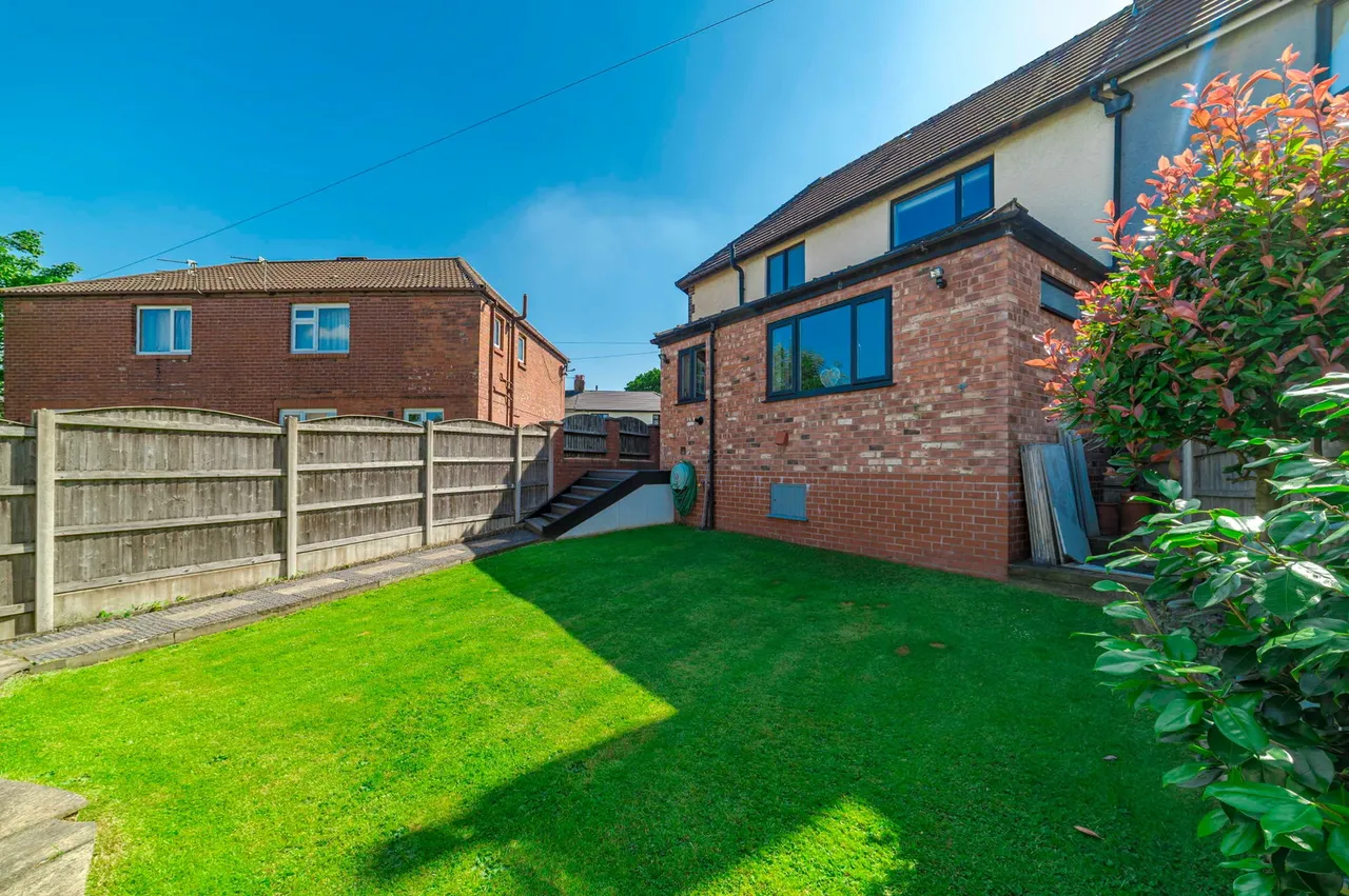 Kings Road, Bredbury, SK6, photo 29