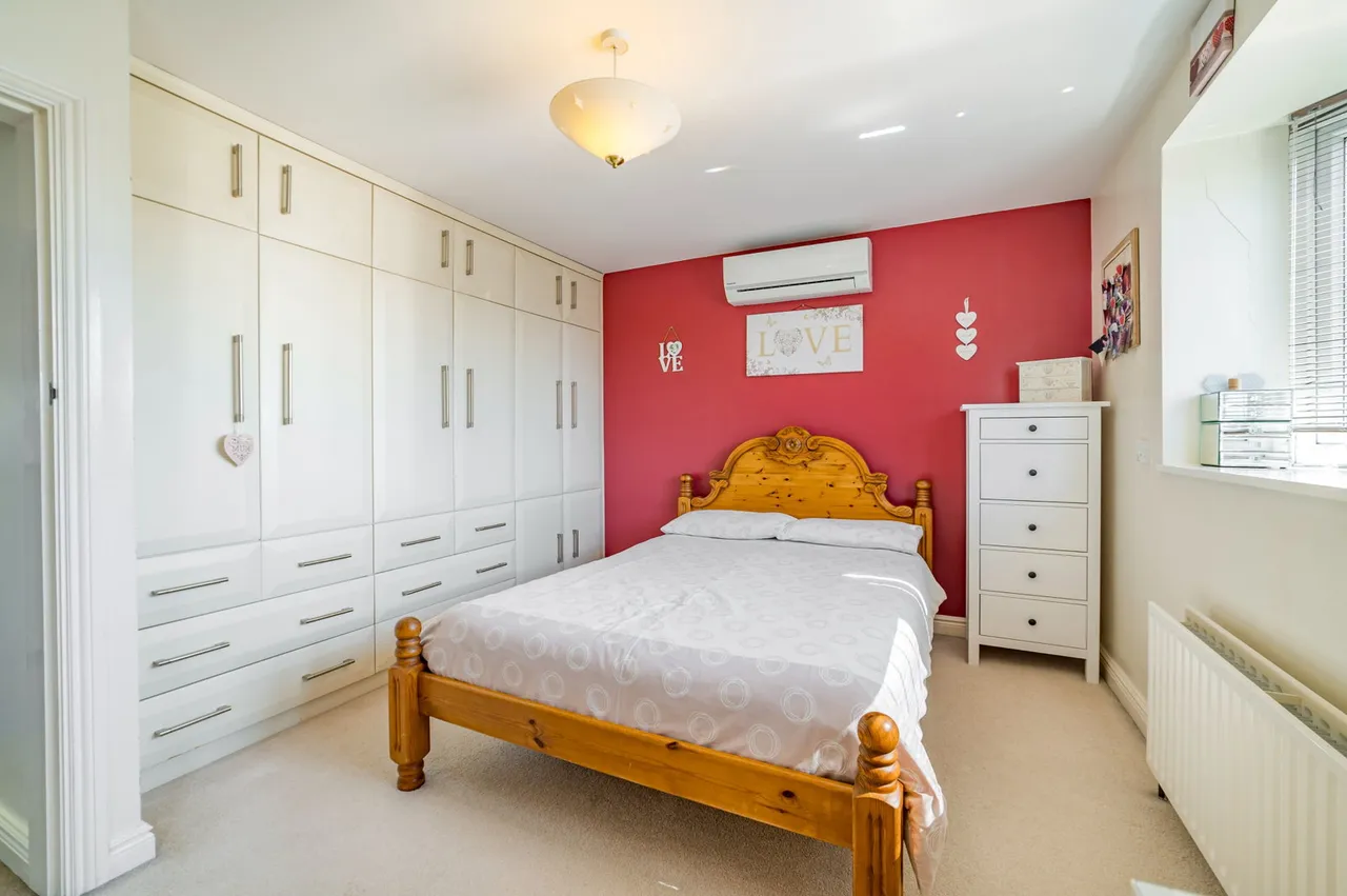 Kings Road, Bredbury, SK6, photo 17