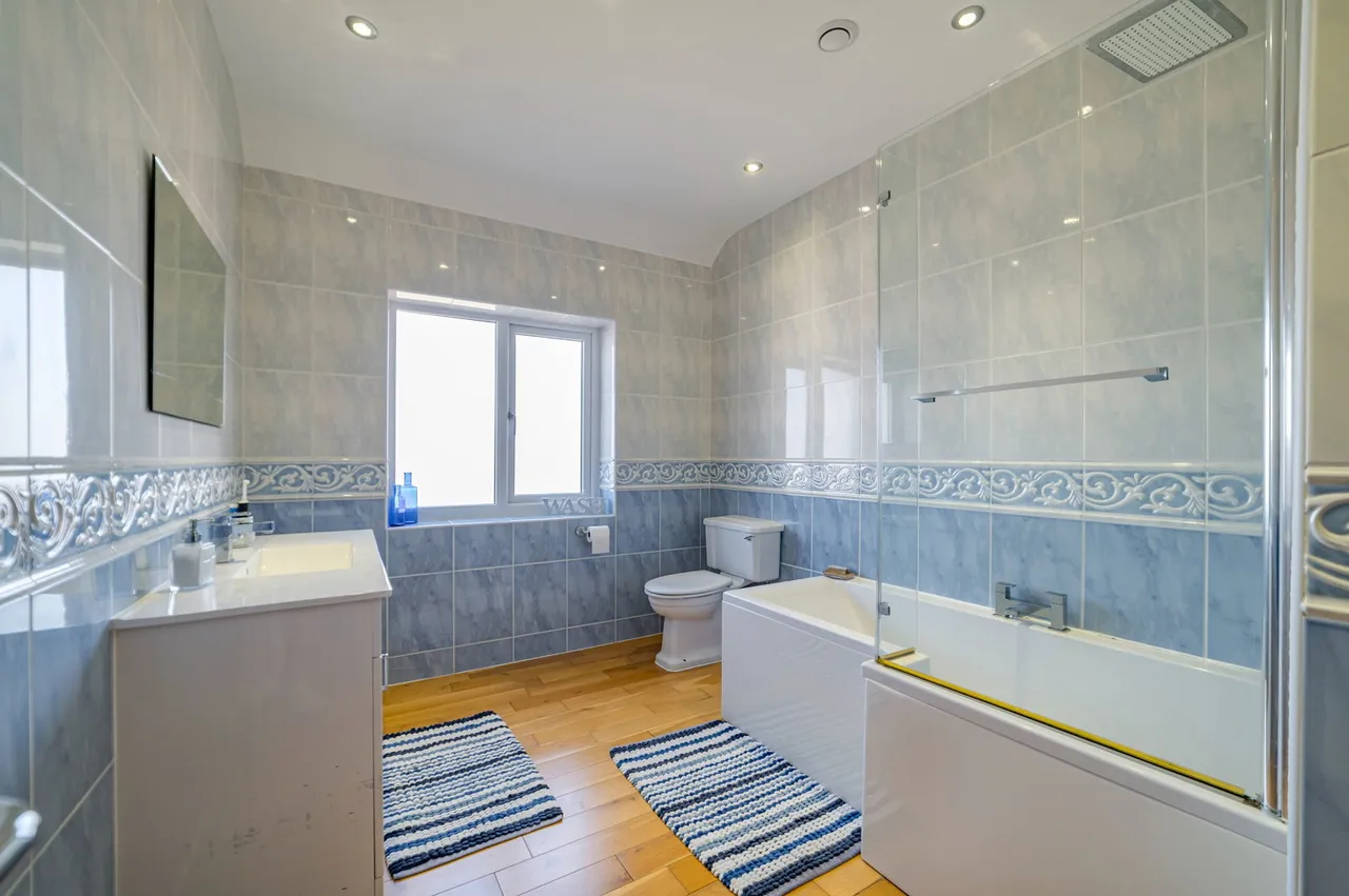 Kings Road, Bredbury, SK6, photo 26