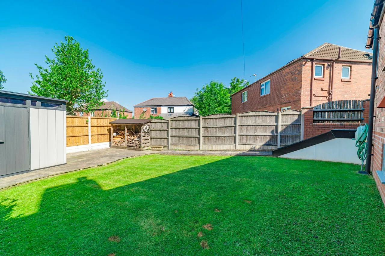 Kings Road, Bredbury, SK6, photo 28