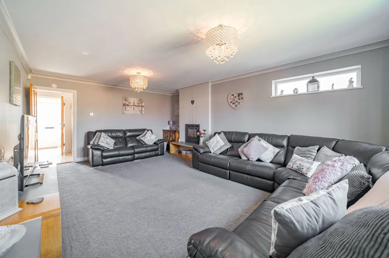 Kings Road, Bredbury, SK6, photo 8