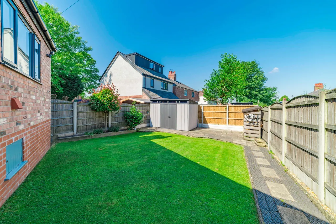 Kings Road, Bredbury, SK6, photo 27