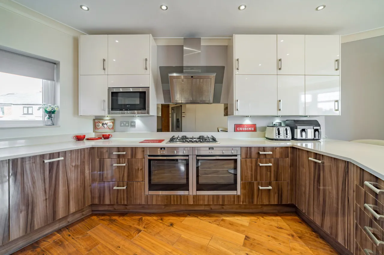 Kings Road, Bredbury, SK6, photo 11