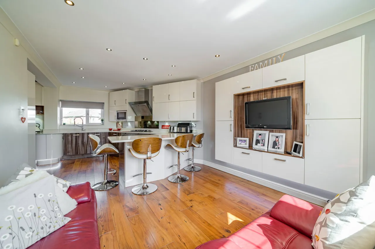 Kings Road, Bredbury, SK6, photo 13