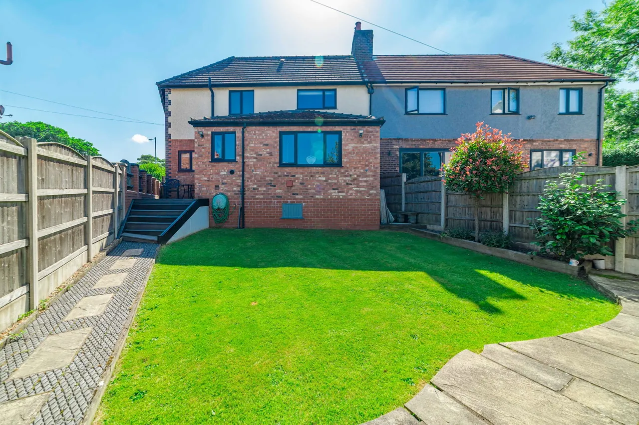 Kings Road, Bredbury, SK6, photo 30