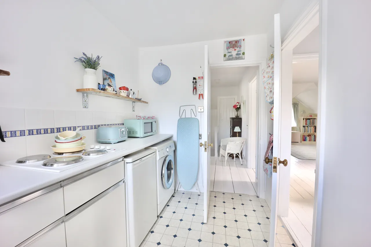 Ashley Road, Walton-on-Thames, KT12, photo 20