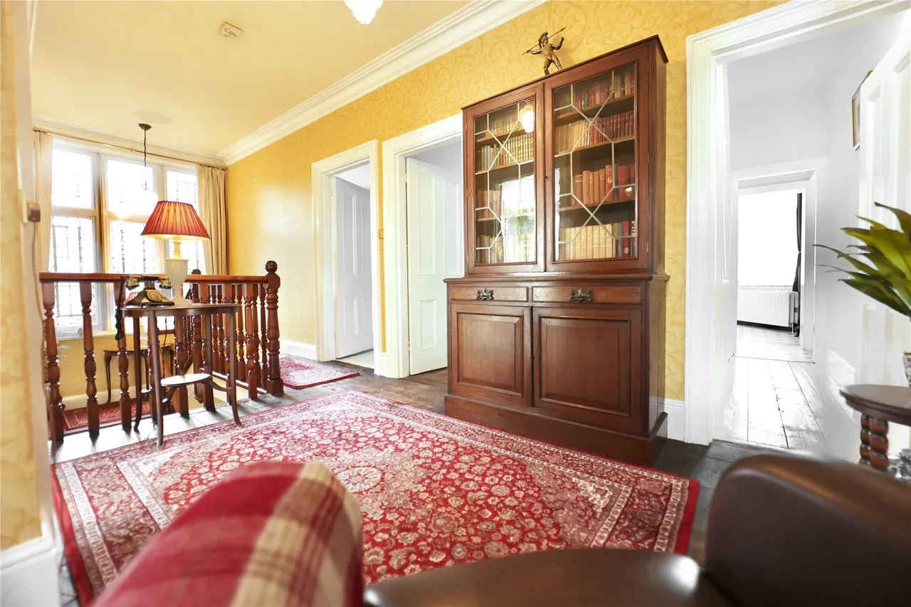 Ashley Road, Walton-on-Thames, KT12, photo 10