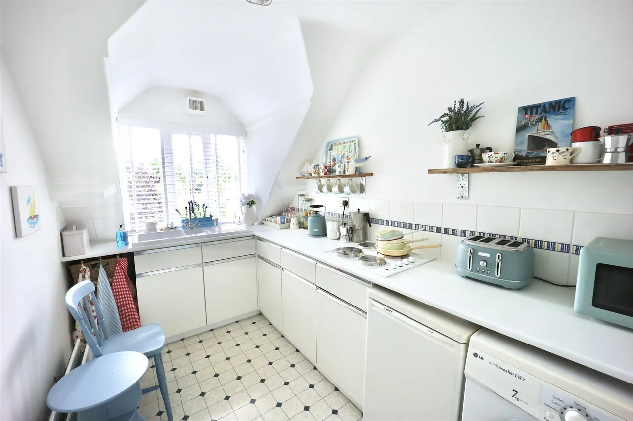 Ashley Road, Walton-on-Thames, KT12, photo 16