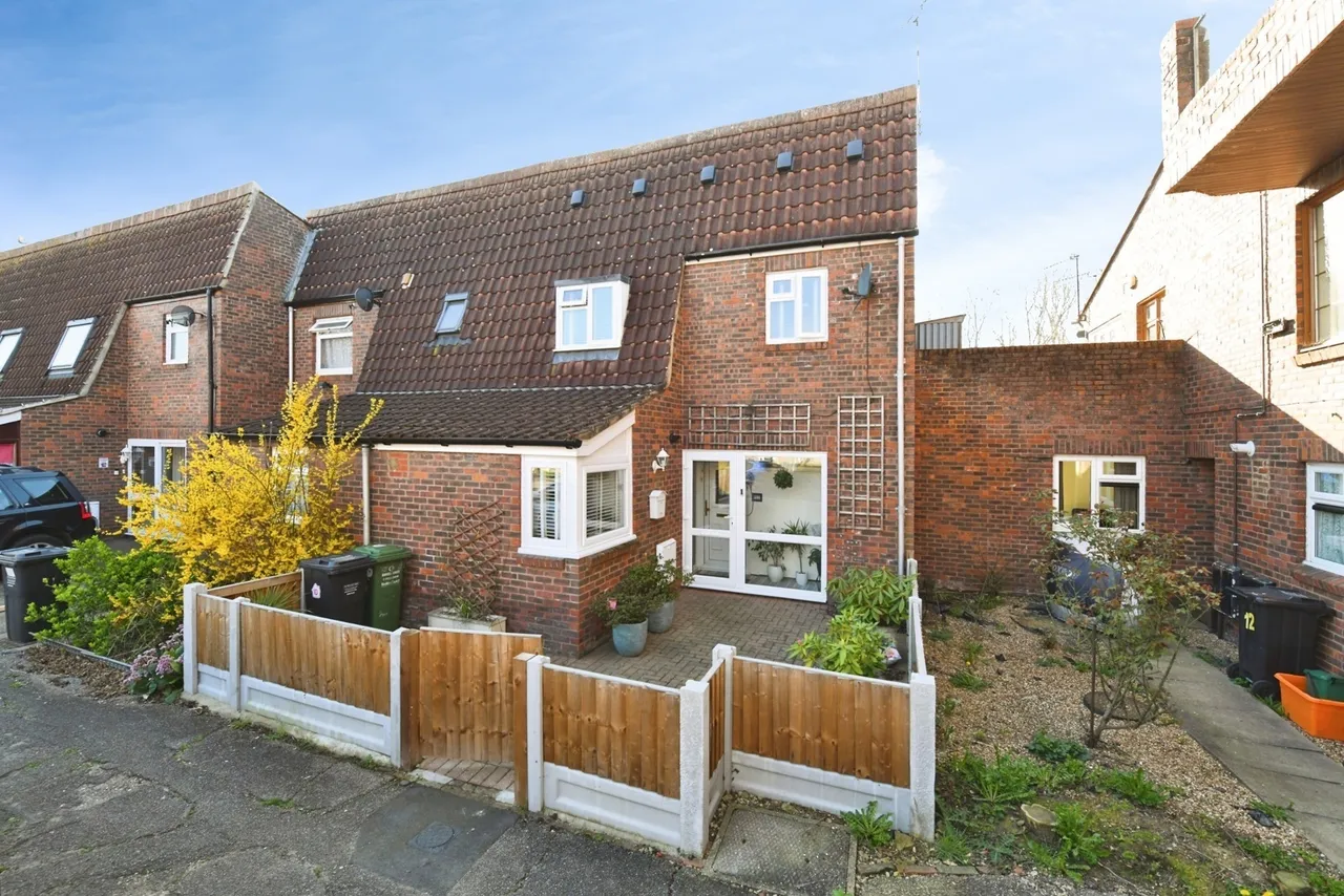 3 bed house for sale — Blackmores, Basildon, Essex, SS15