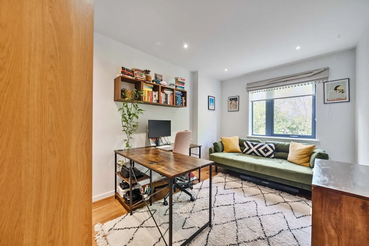 Boundaries Road, London, SW12, photo 13