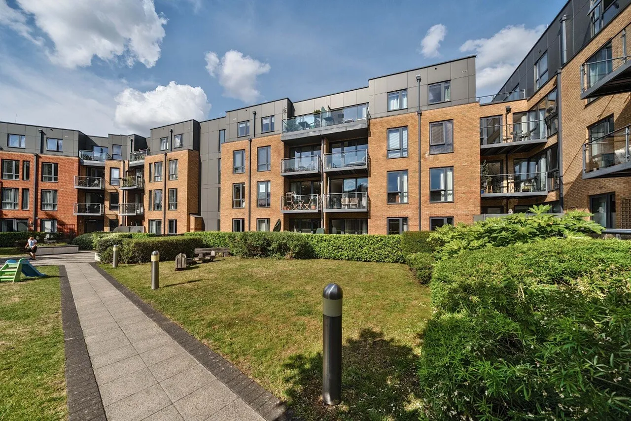 Boundaries Road, London, SW12, photo 16