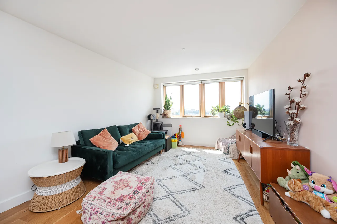 2 bed flat to rent — 252 Leamore Court, 1 Meath Crescent, London
