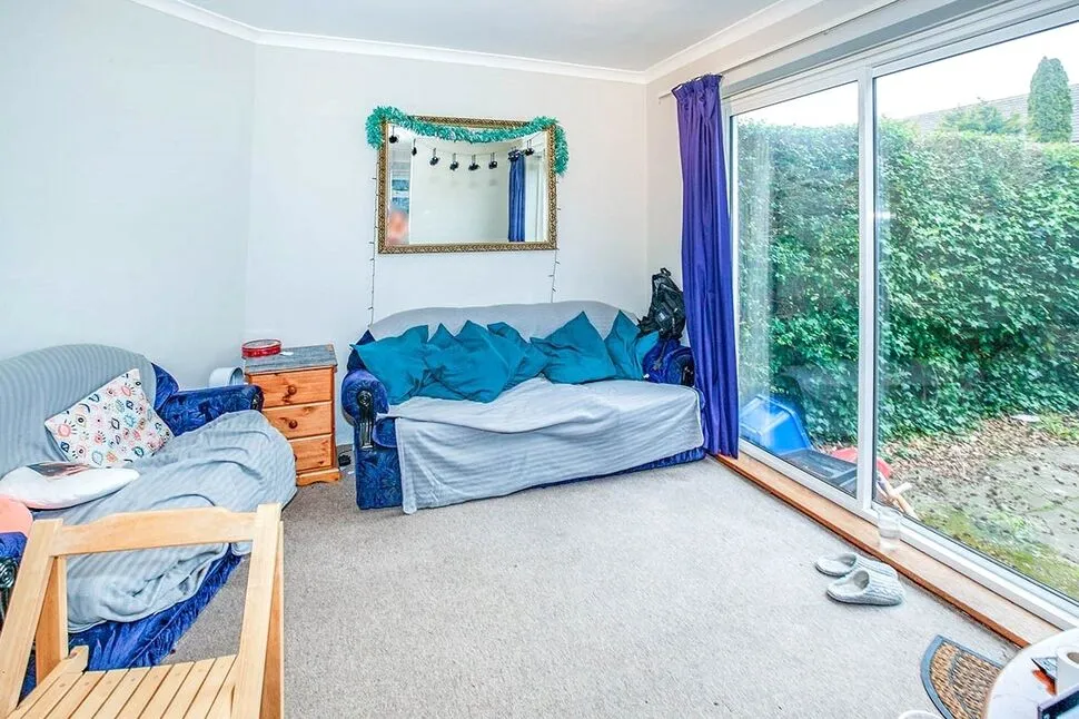 Bond Street, Englefield Green, Surrey, TW20, photo 3