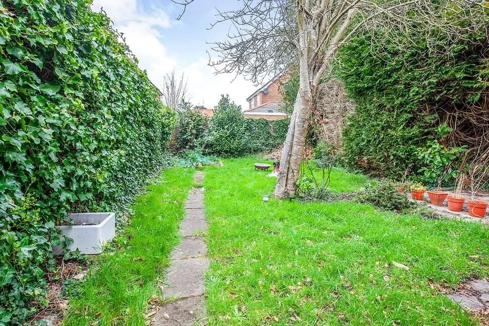 Bond Street, Englefield Green, Surrey, TW20, photo 8