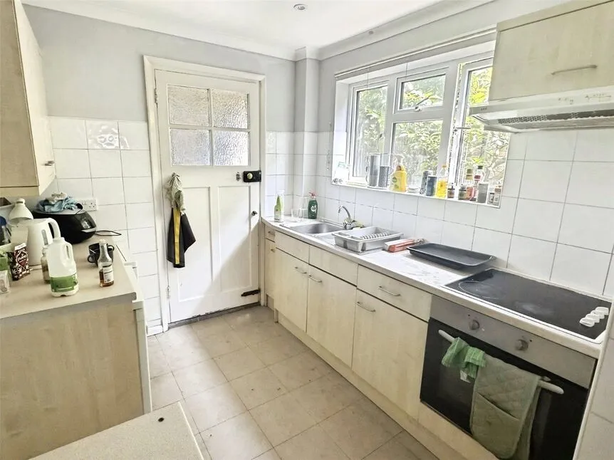 Bond Street, Englefield Green, Surrey, TW20, photo 2